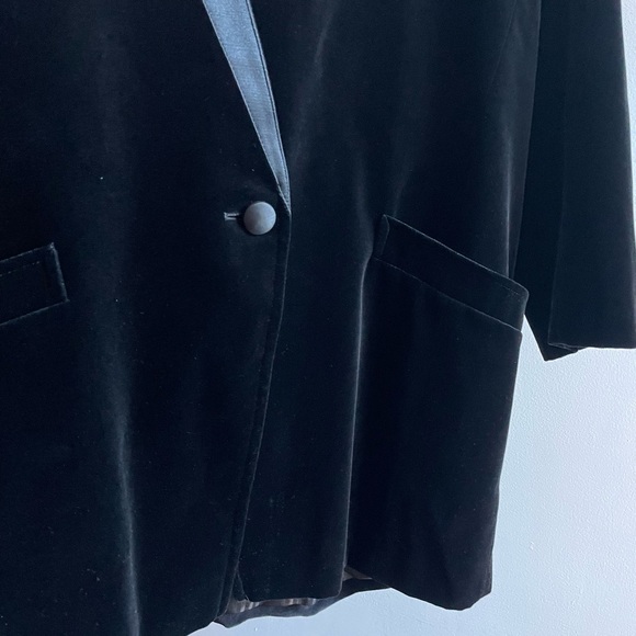 Escada 1980s Vintage Black Velvet Oversized Blazer Jacket - Picture 3 of 5